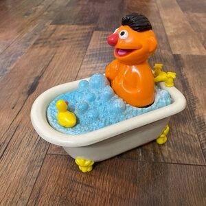 VINTAGE 1988 ILLCO SESAME STREET ERNIE BUBBLE BATH /Rubber Ducky TUB RACER